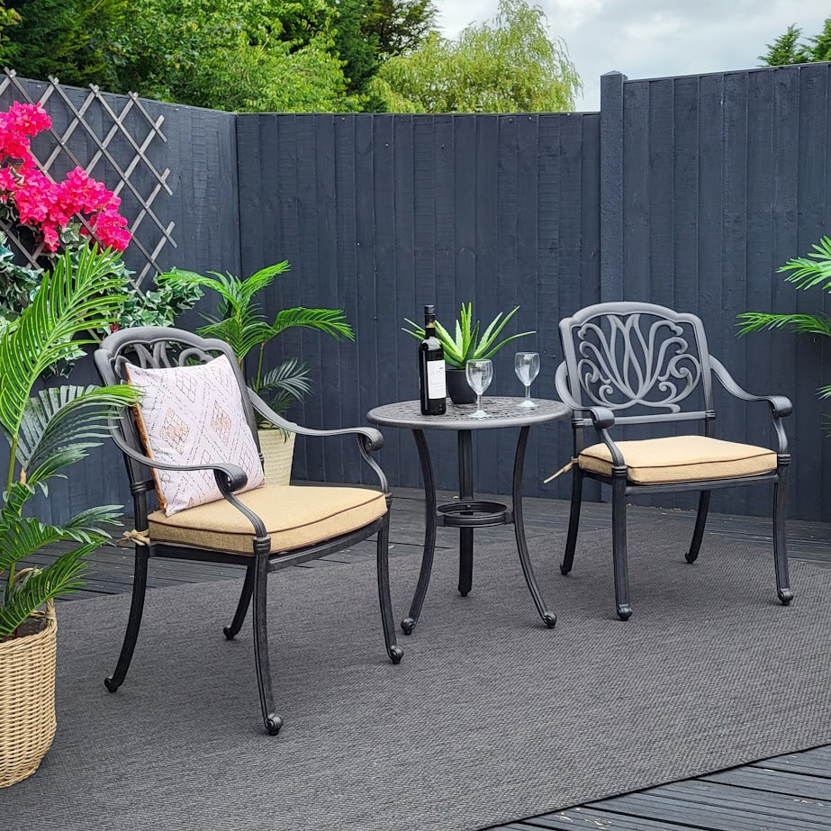 Bistro Set in Cast Aluminium - Amalfi By Hartman