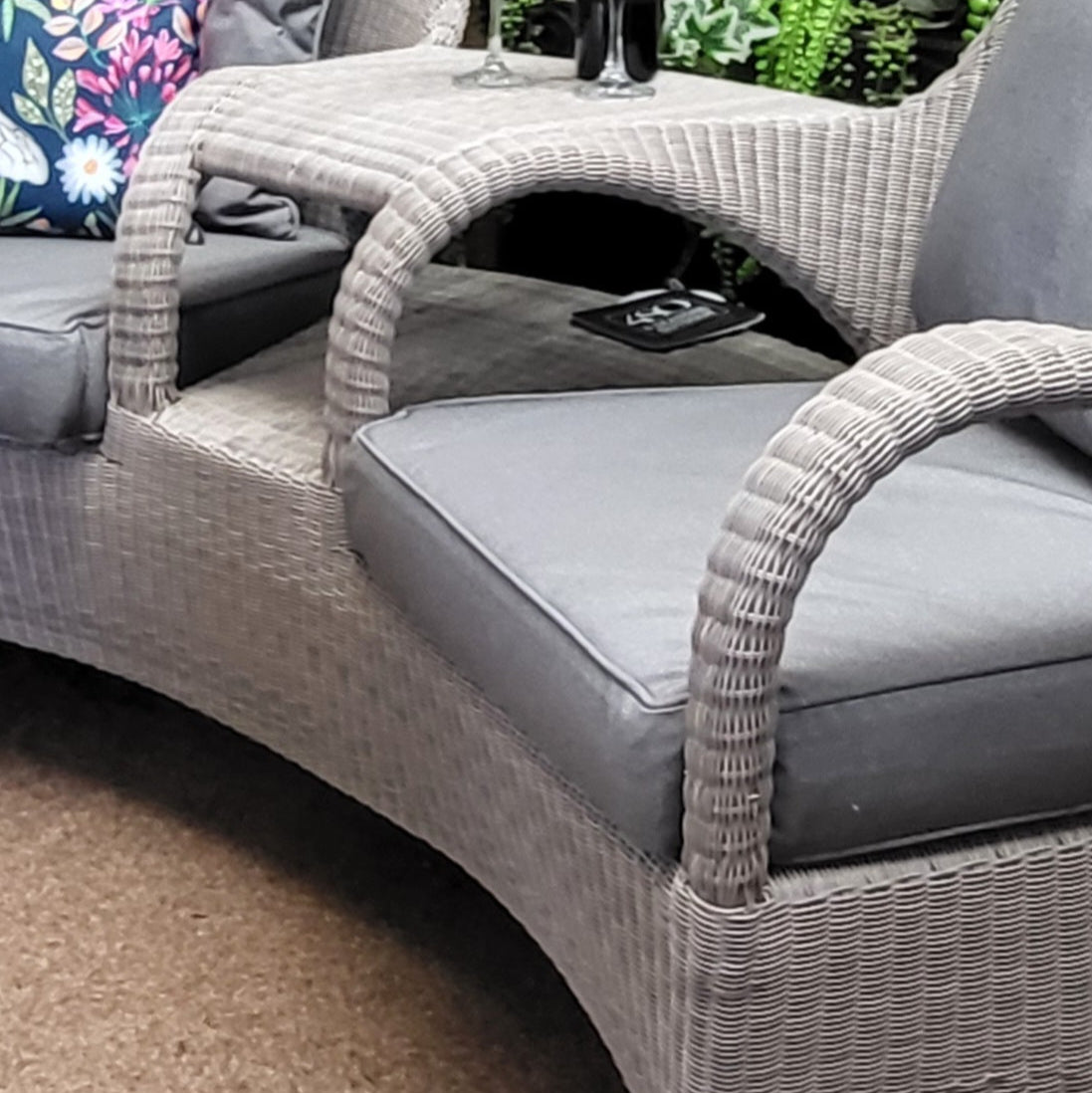 Sussex Outdoor Love Seat by 4 Seasons Outdoor