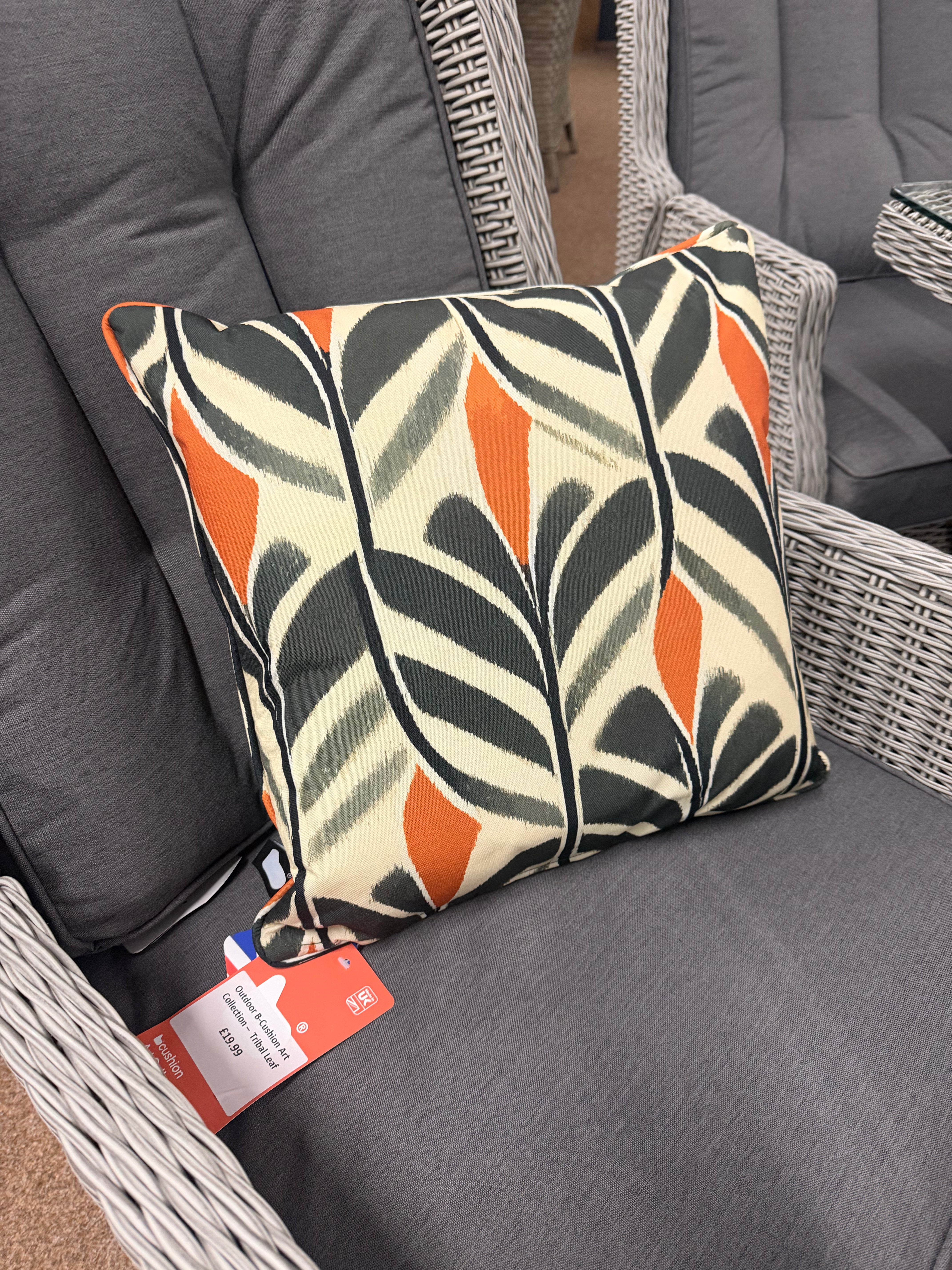 Outdoor B-Cushion Art Collection - Tribal Leaf