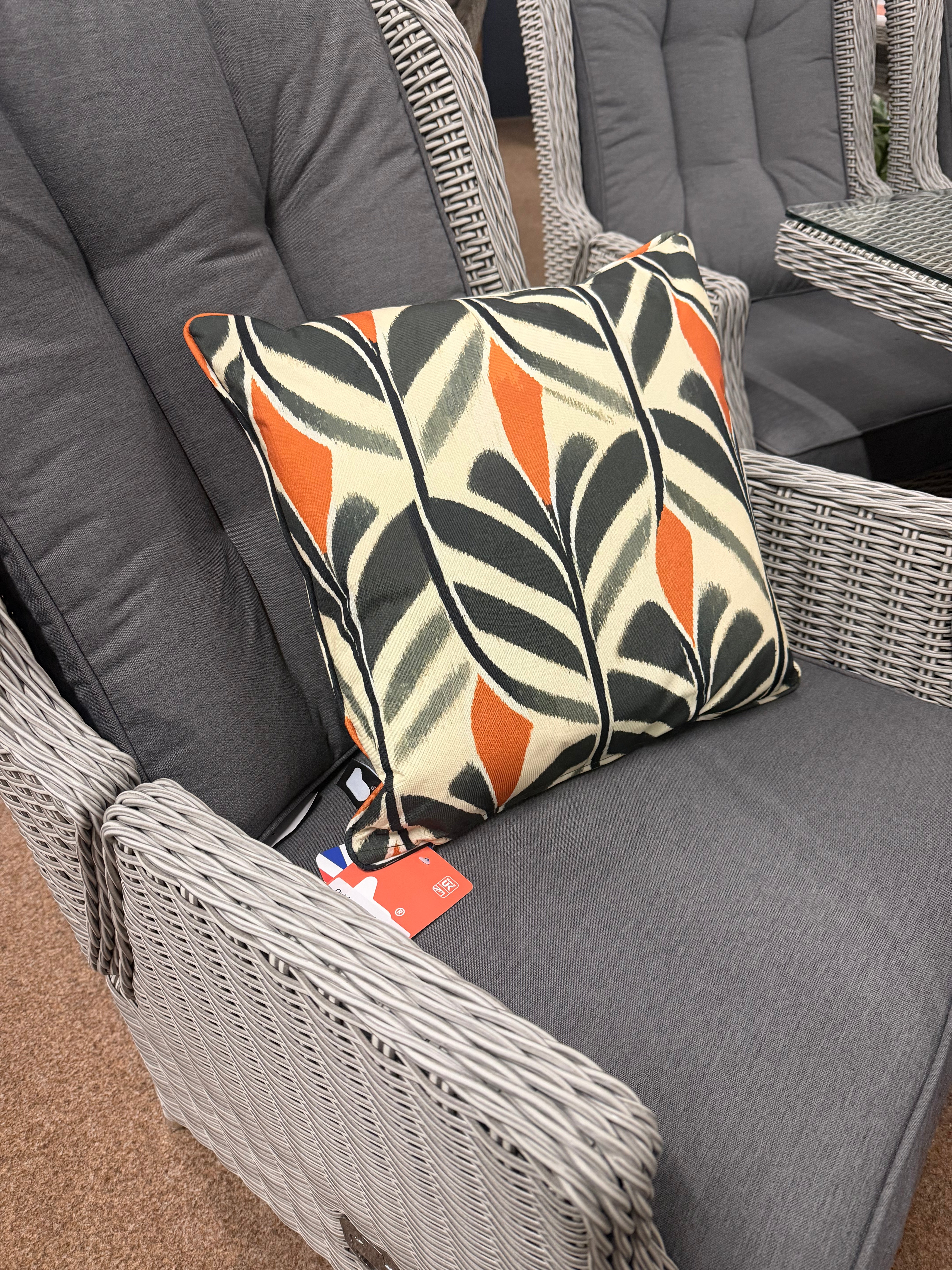 Outdoor B-Cushion Art Collection - Tribal Leaf