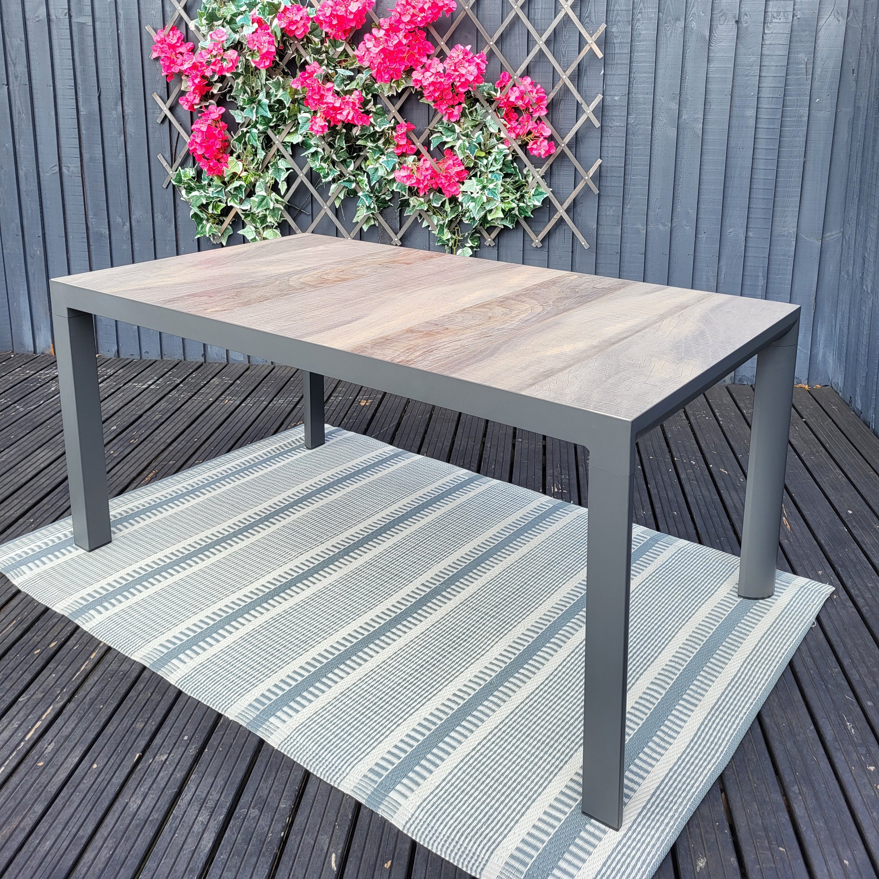 Kendal Outdoor Rectangle Table in Grey By Vila
