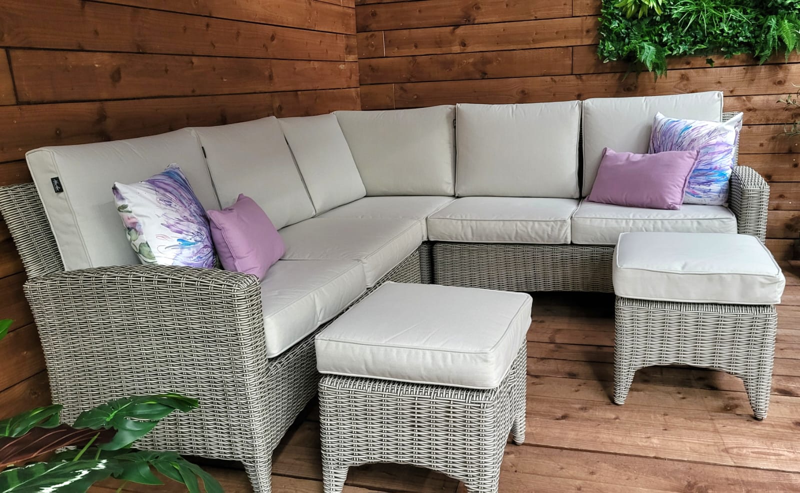 Valencia Compact Corner with Stools - Harbo