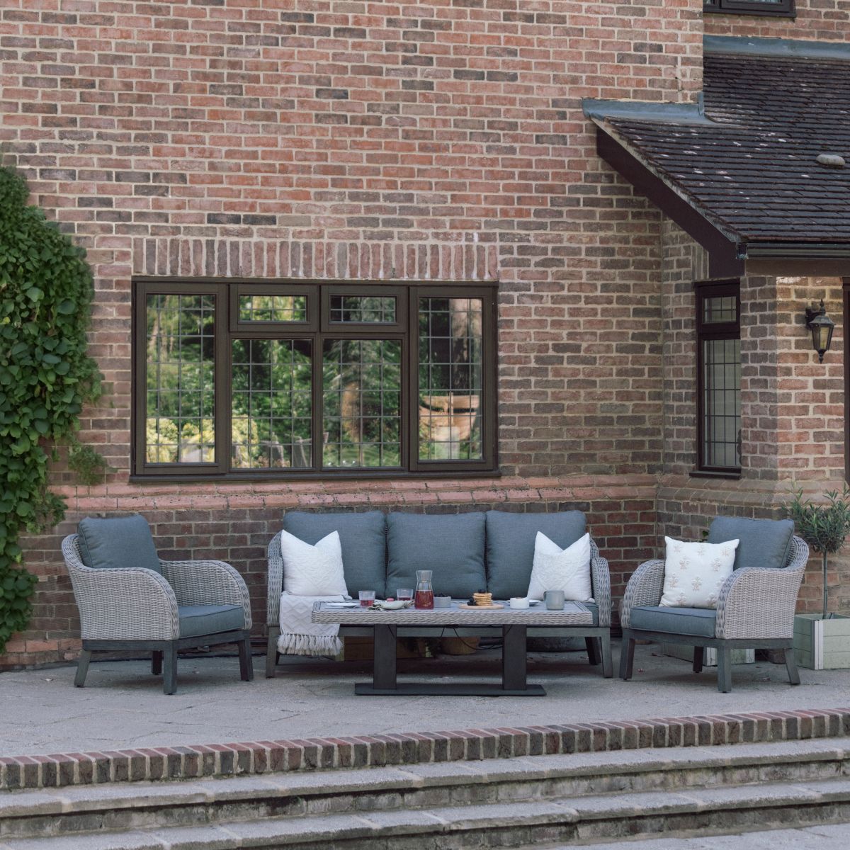 Coniston Outdoor Lounge Set in Grey | Vila