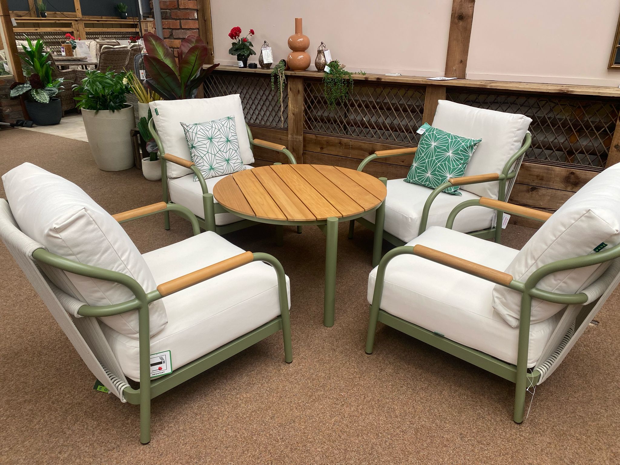 EX-DISPLAY - Ashley Outdoor Casual 4 Seat Dining Set - Nova