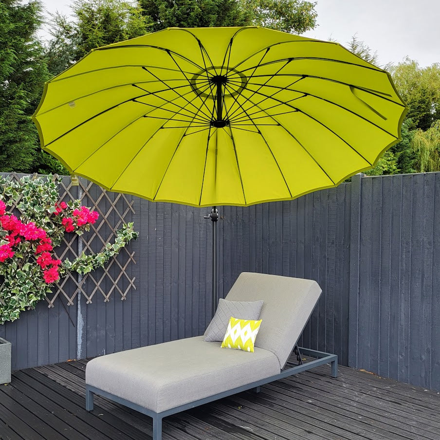 Shanghai Cantilever Parasol with Heavy Base in Lime | Harbo