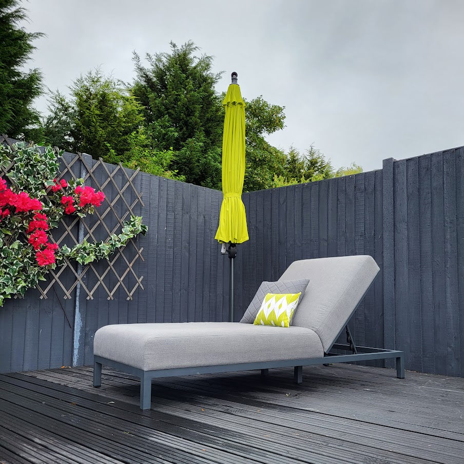 Shanghai Cantilever Parasol with Heavy Base in Lime | Harbo