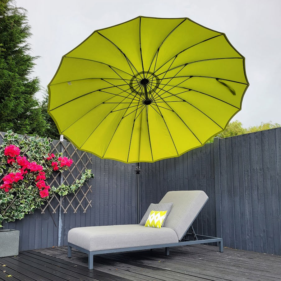 Shanghai Cantilever Parasol with Heavy Base in Lime | Harbo
