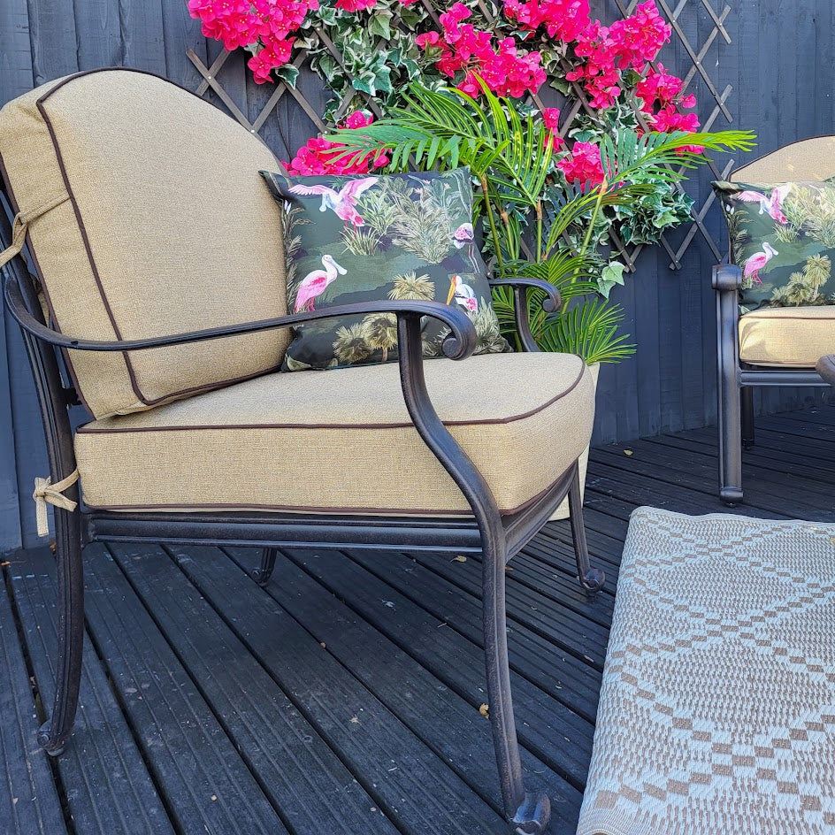 Outdoor Lounge with Coffee Table in Cast Aluminium - Amalfi By Hartman