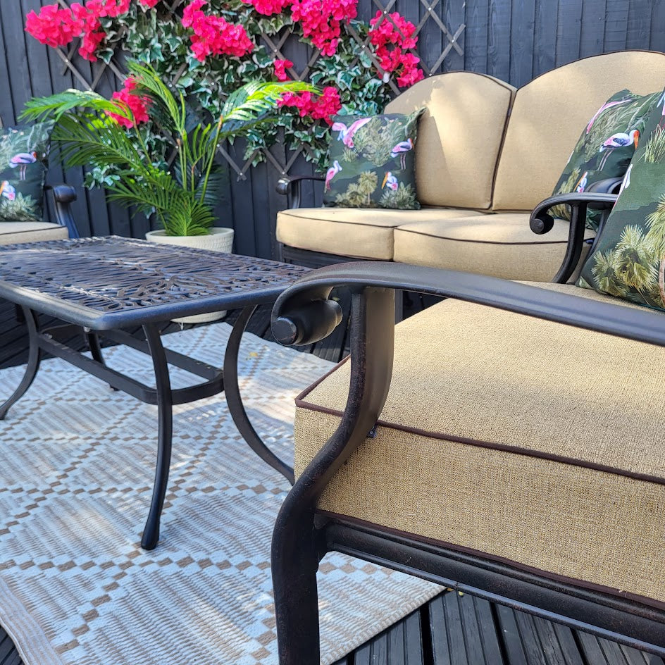 Outdoor Lounge with Coffee Table in Cast Aluminium - Amalfi By Hartman