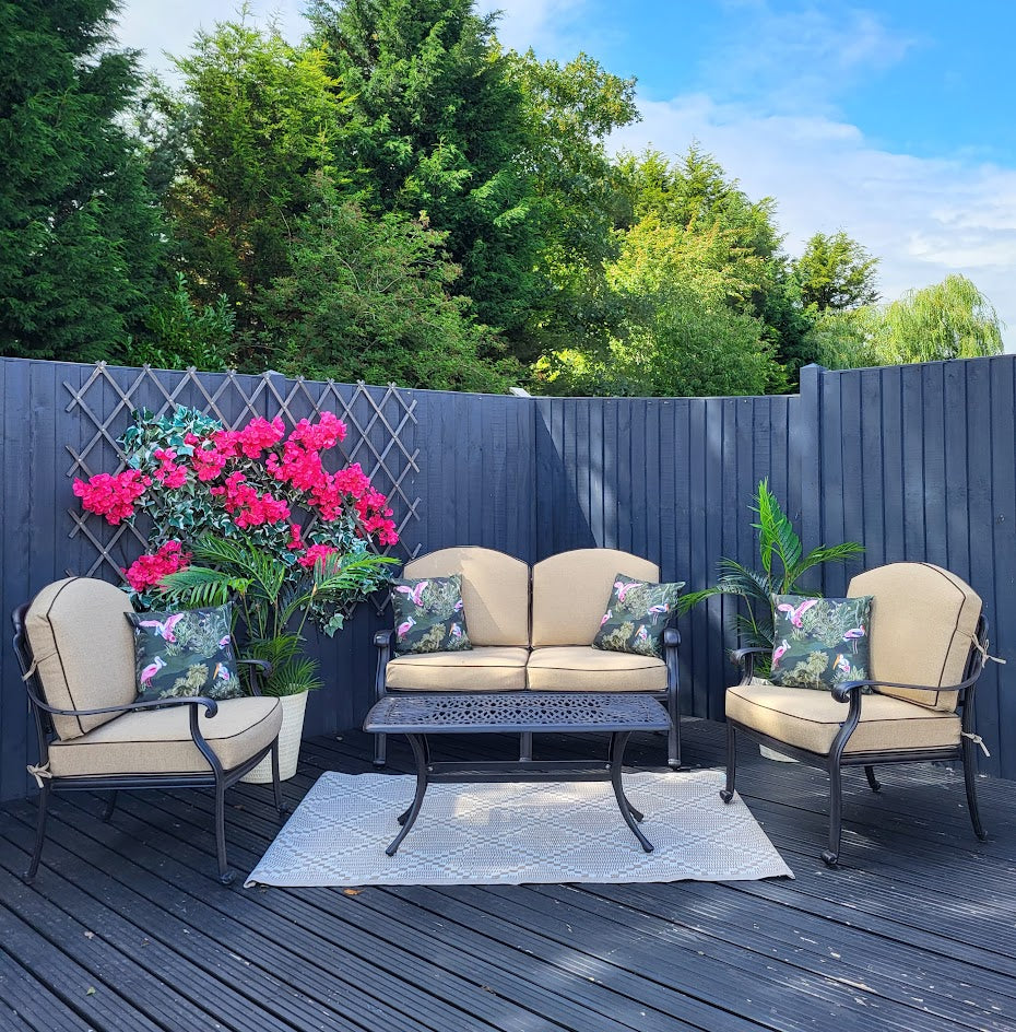 Outdoor Lounge with Coffee Table in Cast Aluminium - Amalfi By Hartman