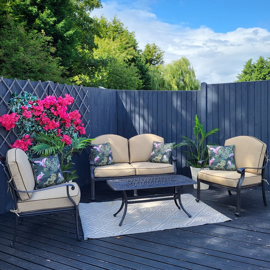 Outdoor Lounge with Coffee Table in Cast Aluminium - Amalfi By Hartman