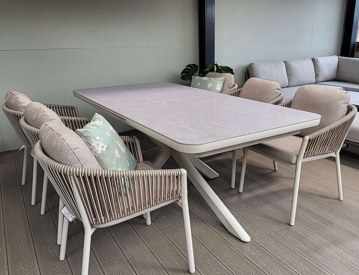 Outdoor 6 Seat Extending Dining Set - Arnside By Vila
