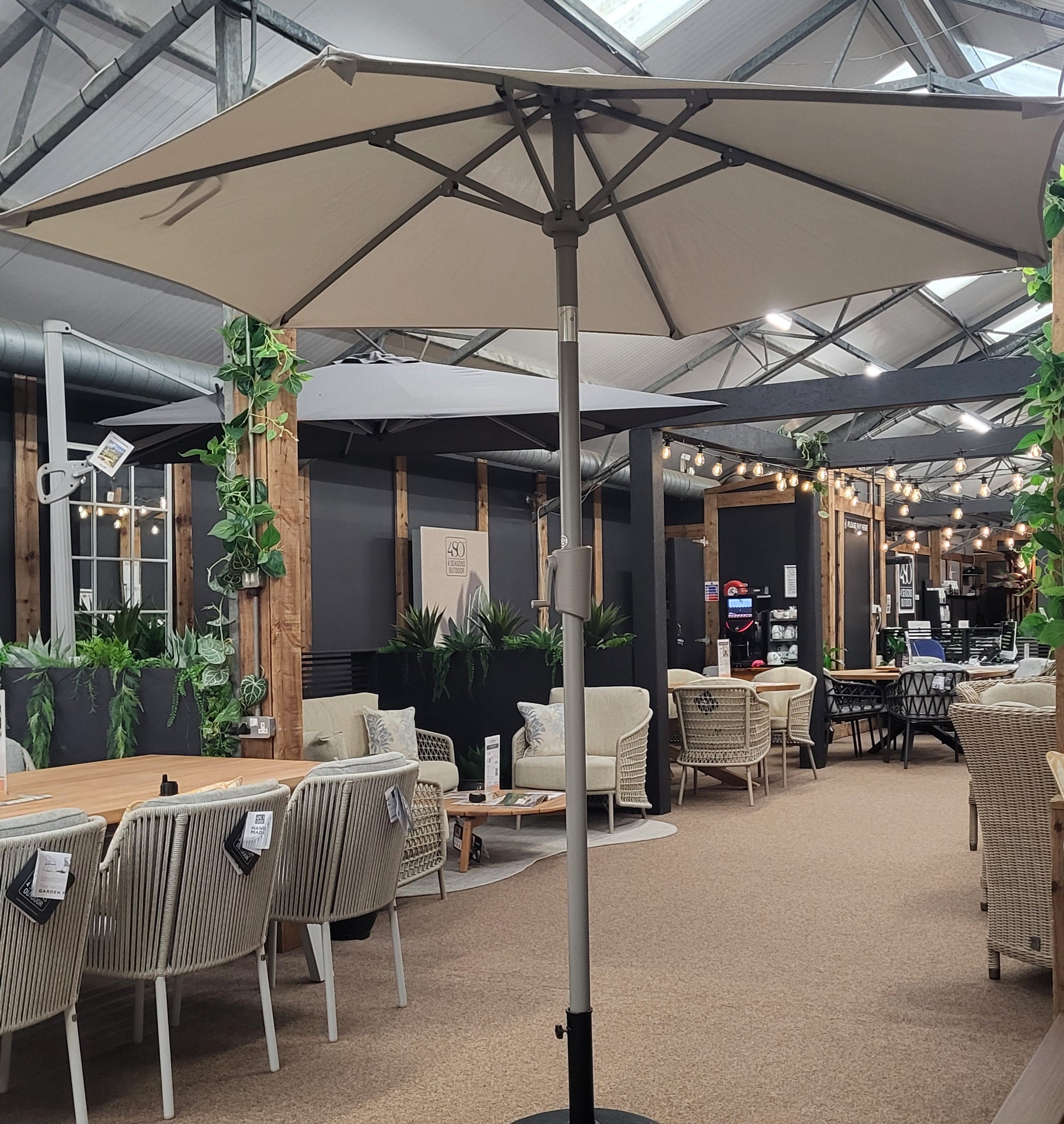 Luxe Parasol in Moon With Taupe/ Warm Grey Pole | Hartman