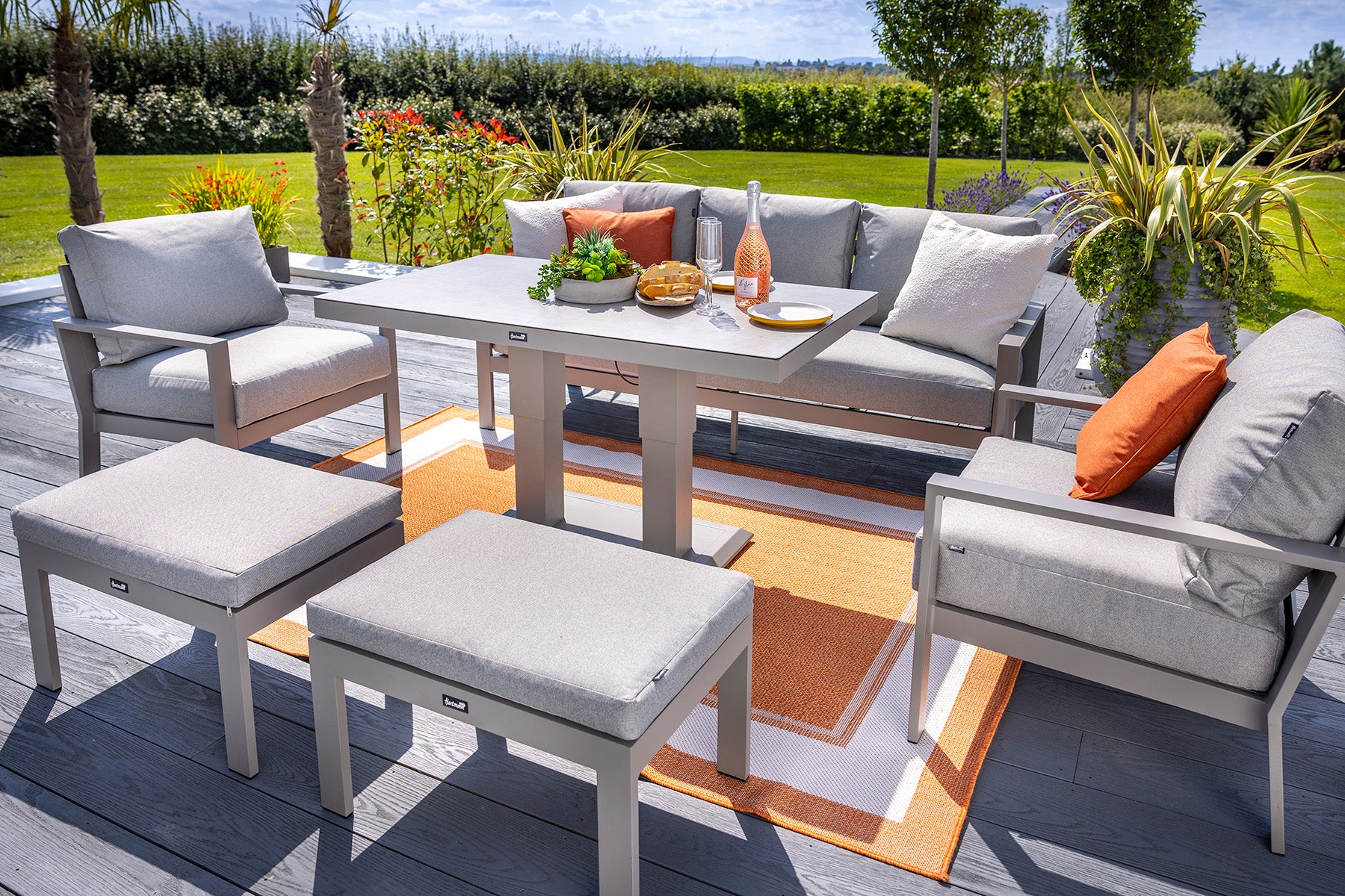 Rio Outdoor Large Lounge Set with Adjustable Table | Hartman