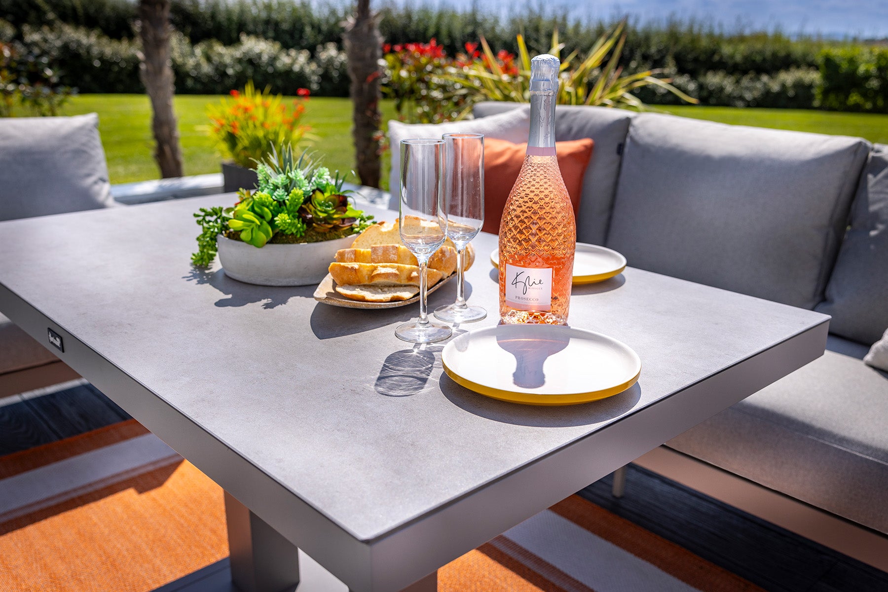 Rio Outdoor Large Lounge Set with Adjustable Table | Hartman