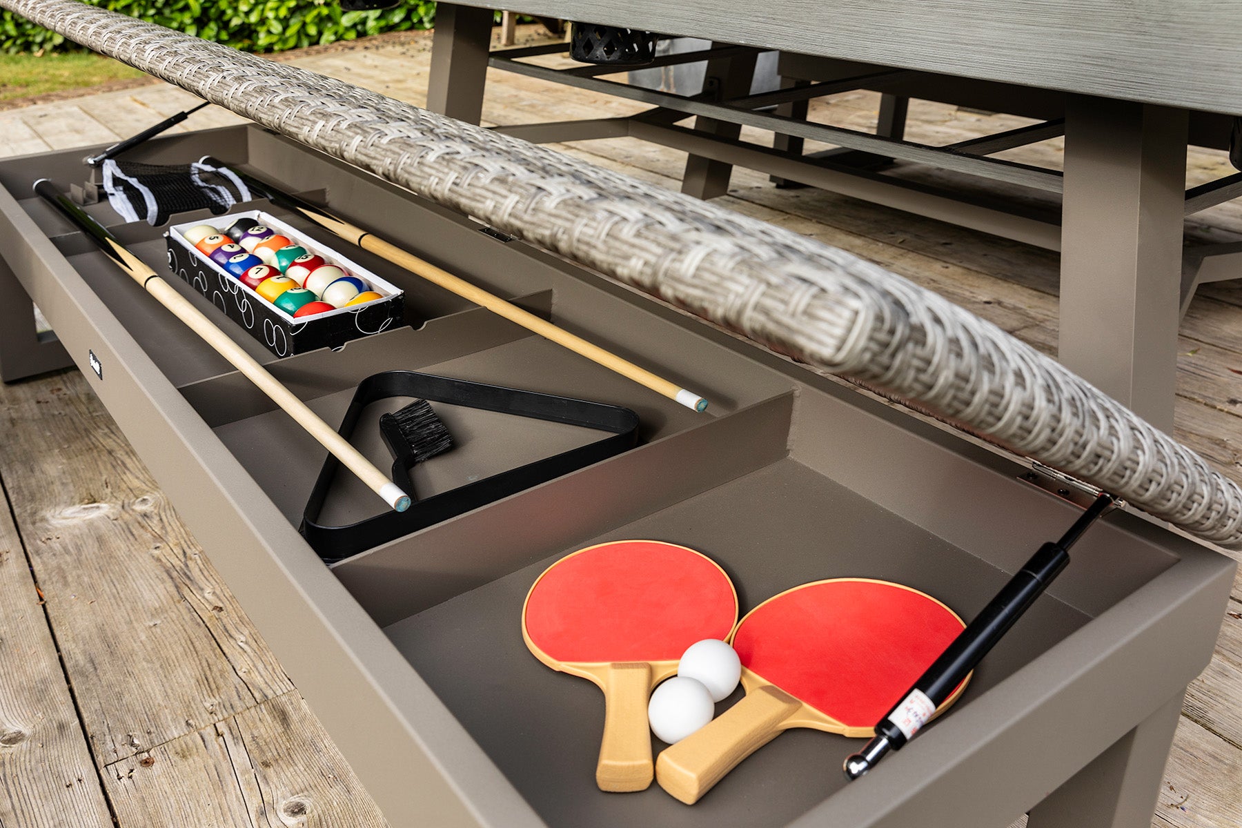 Crucible Outdoor Dining and Gaming Set | Hartman