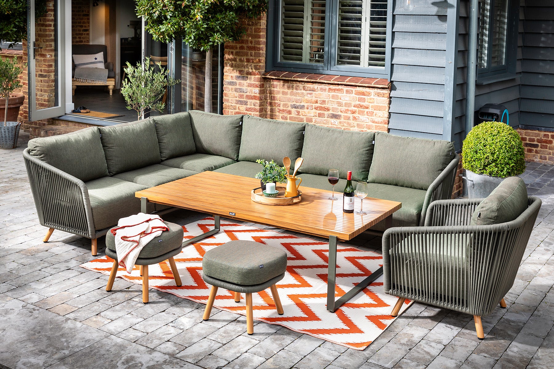 Eden Rectangular Corner Casual Dining Set | Hartman