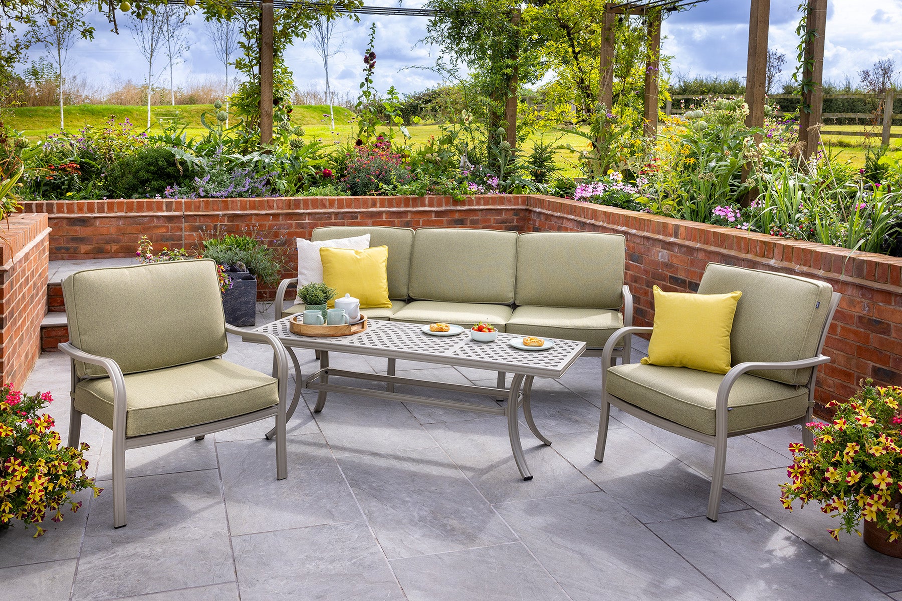 Buxton Outdoor Cast Aluminium Lounge Set | Hartman