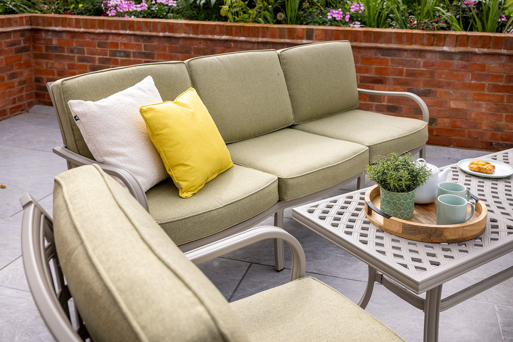 Buxton Outdoor Cast Aluminium Lounge Set | Hartman