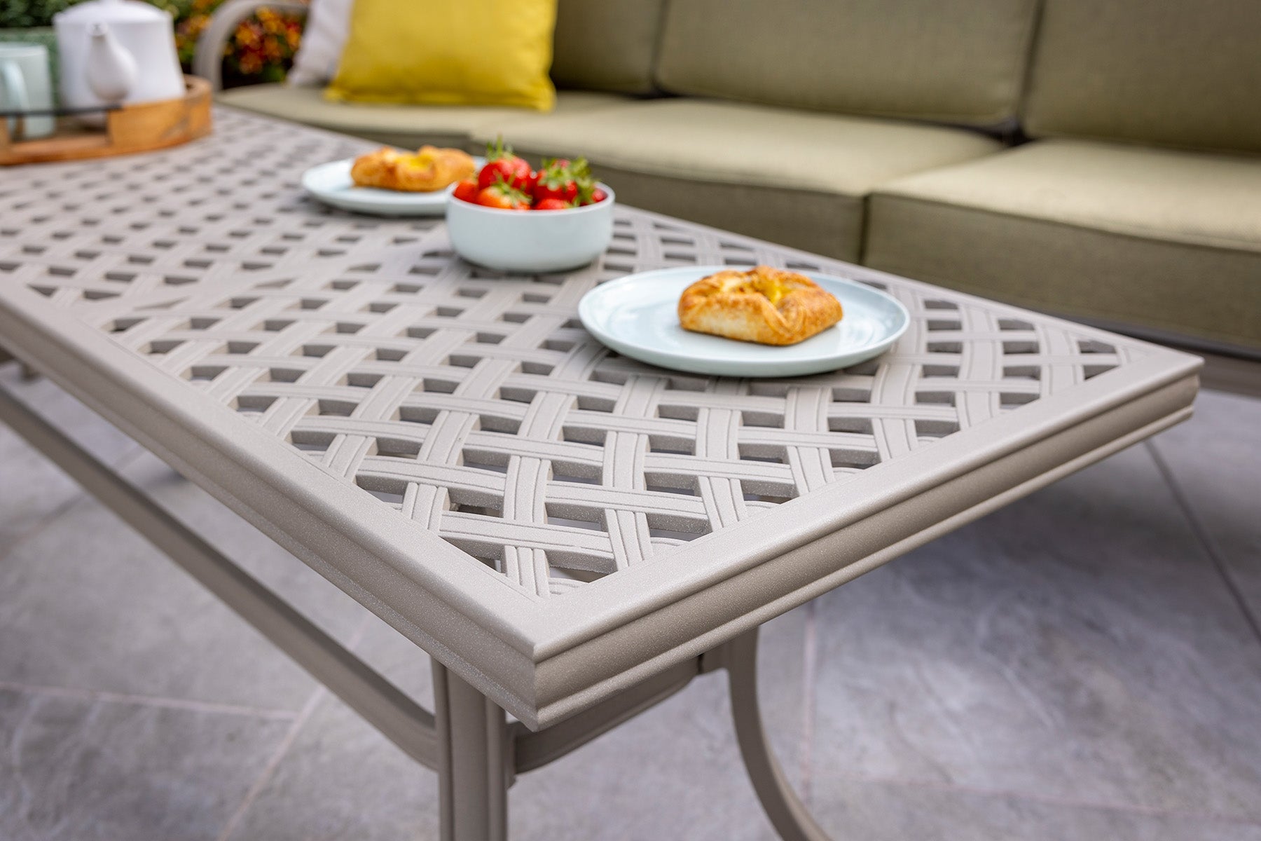 Buxton Outdoor Cast Aluminium Lounge Set | Hartman