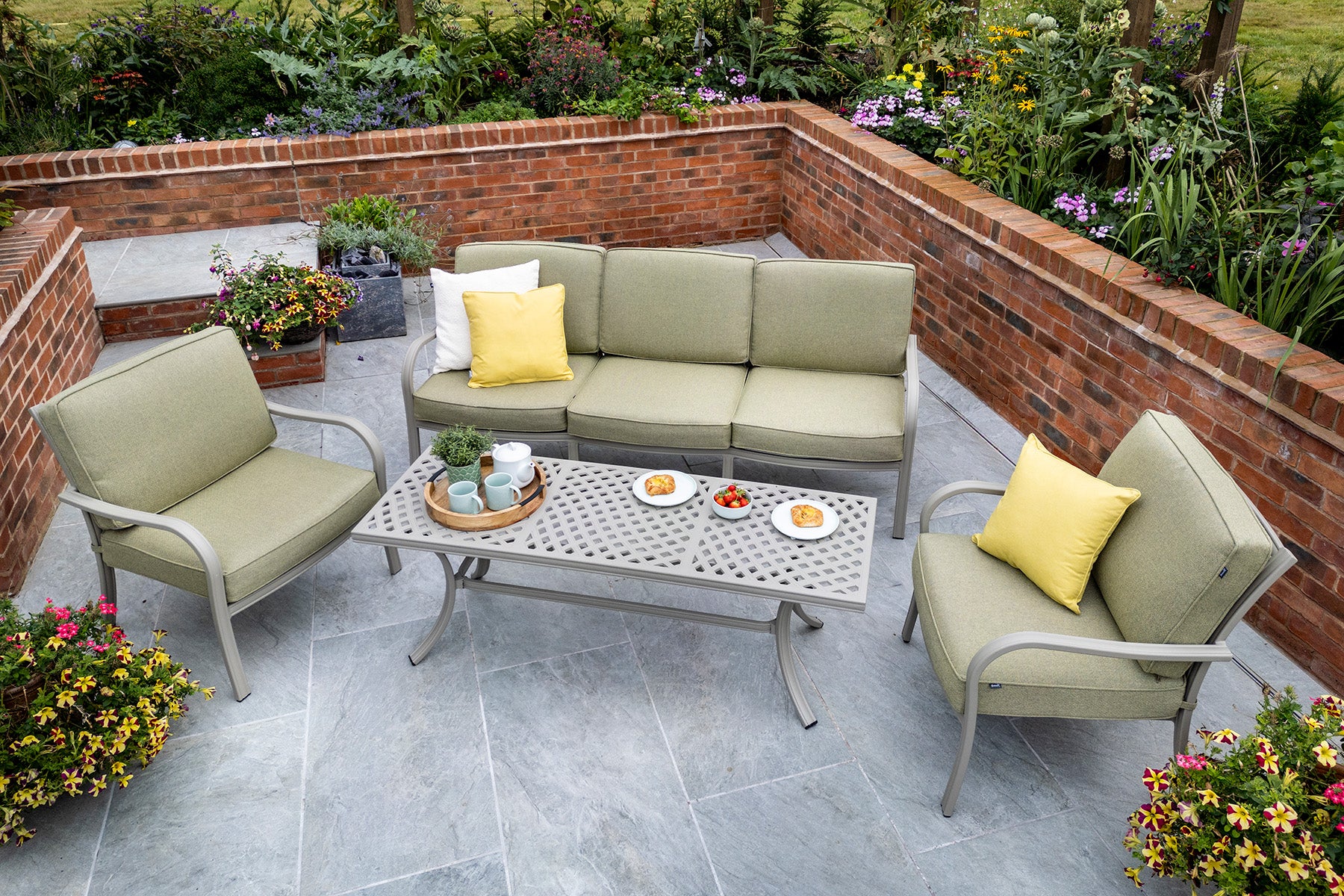 Buxton Outdoor Cast Aluminium Lounge Set | Hartman