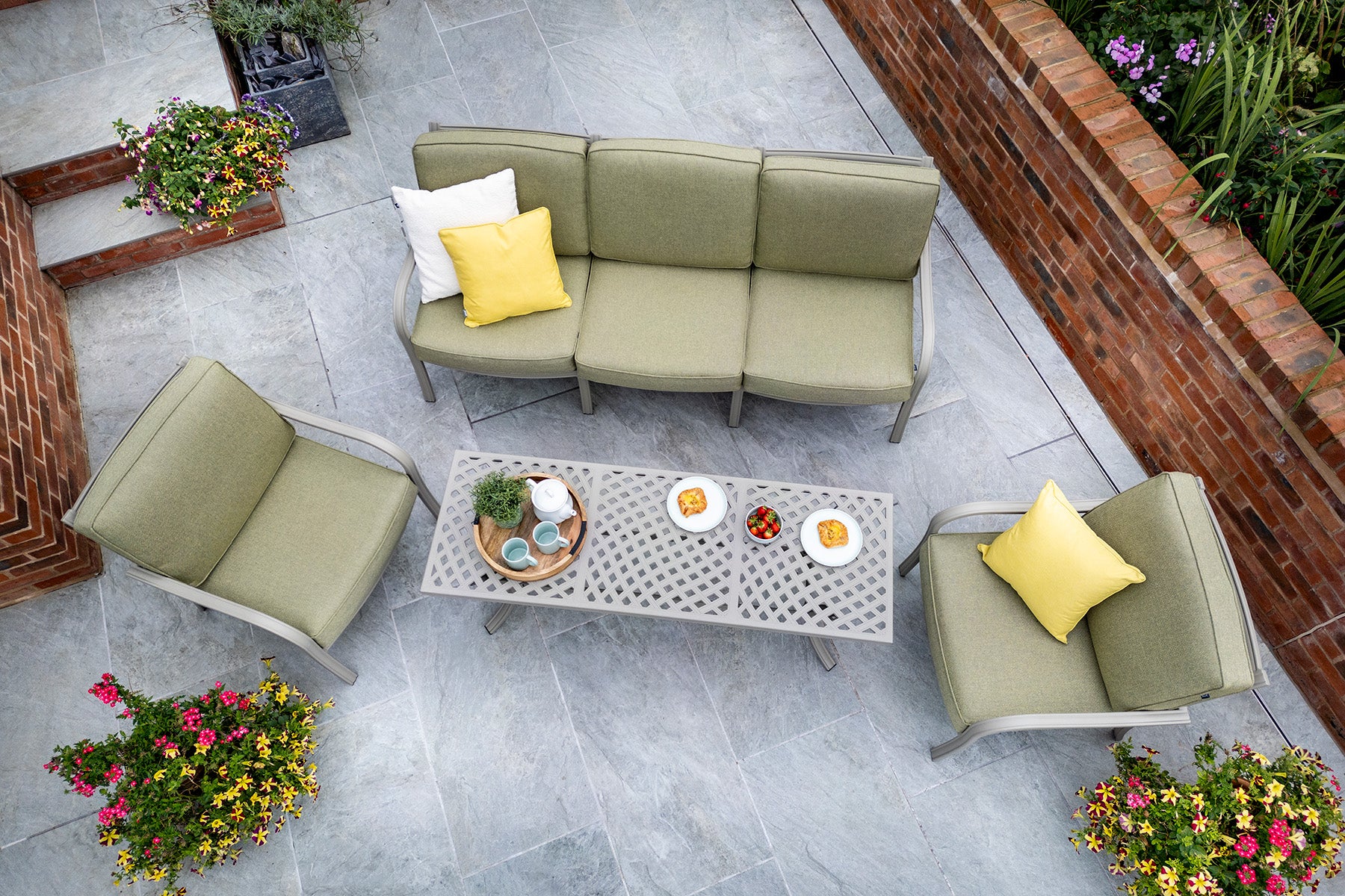 Buxton Outdoor Cast Aluminium Lounge Set | Hartman