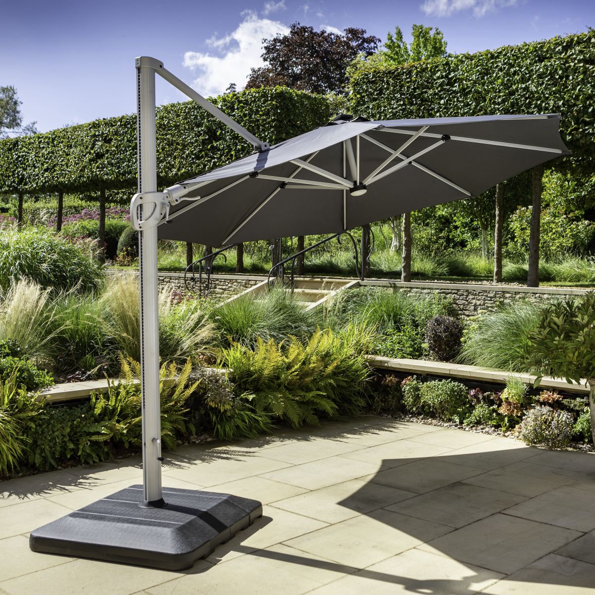Caribbean Cantilever Parasol & Base 3.5m Round in Dark Grey | Hartman