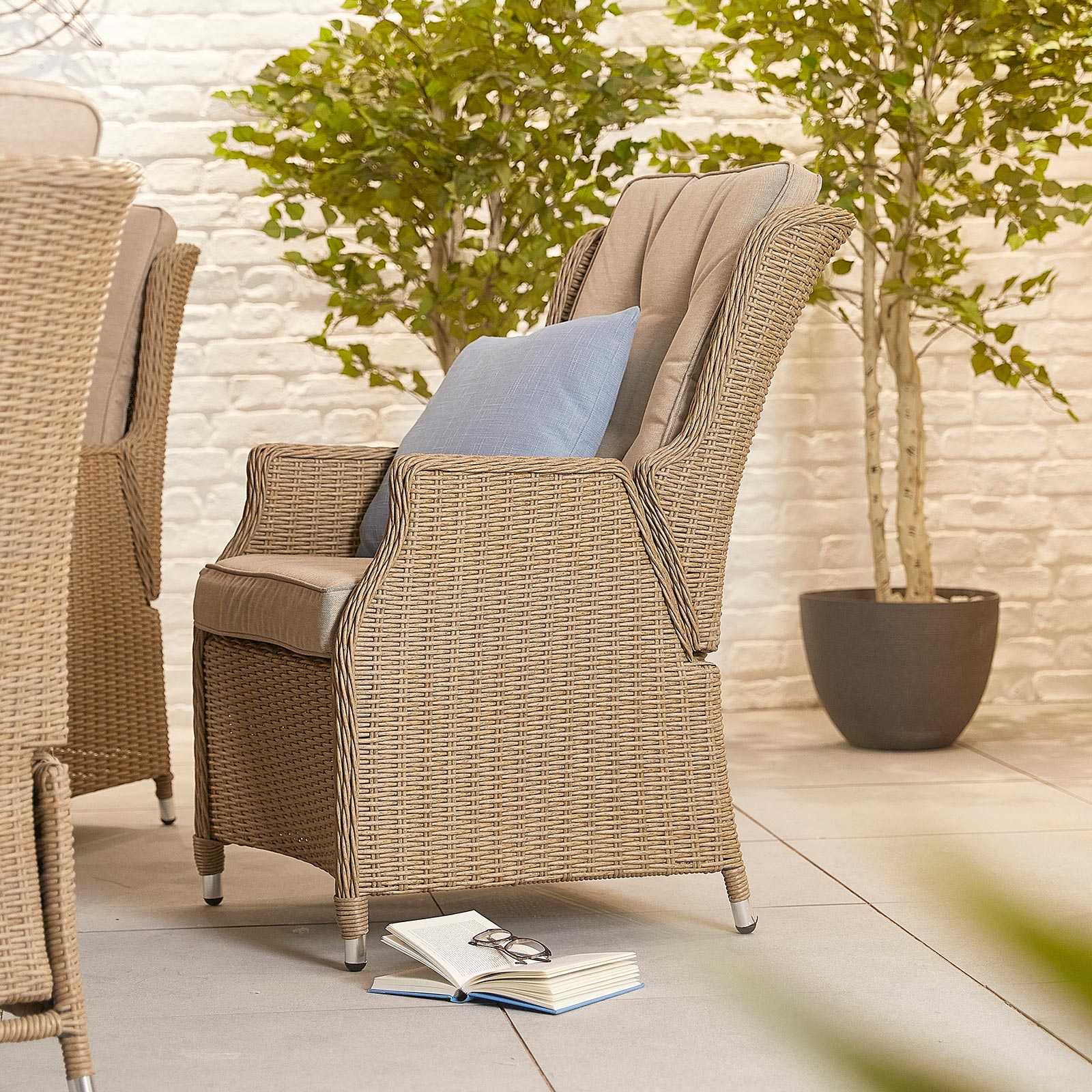 Carolina Outdoor 6 Seat Oval Dining Set by Nova in Willow