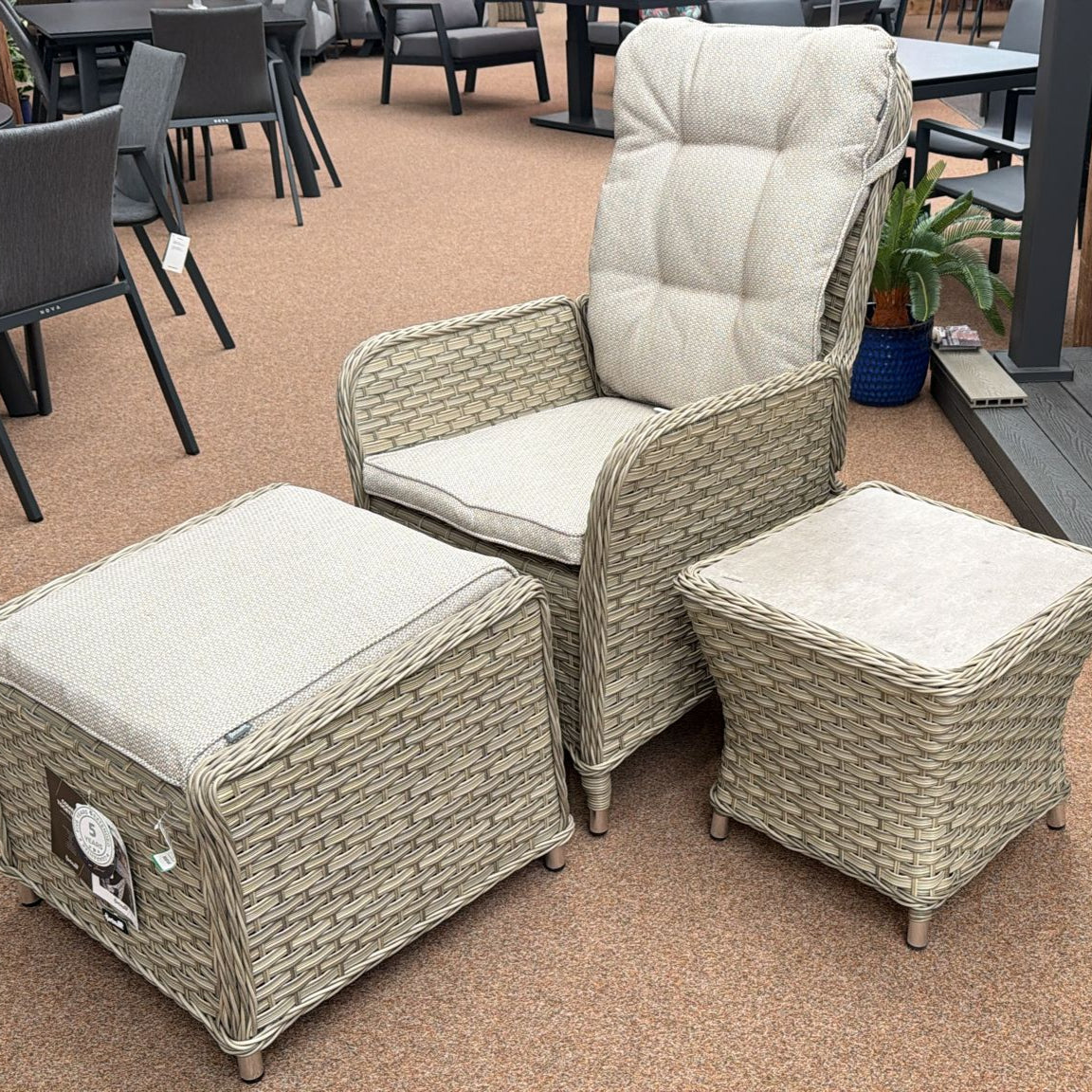 EX-DISPLAY - Outdoor Reclining Solo Set - Eton By Hartman
