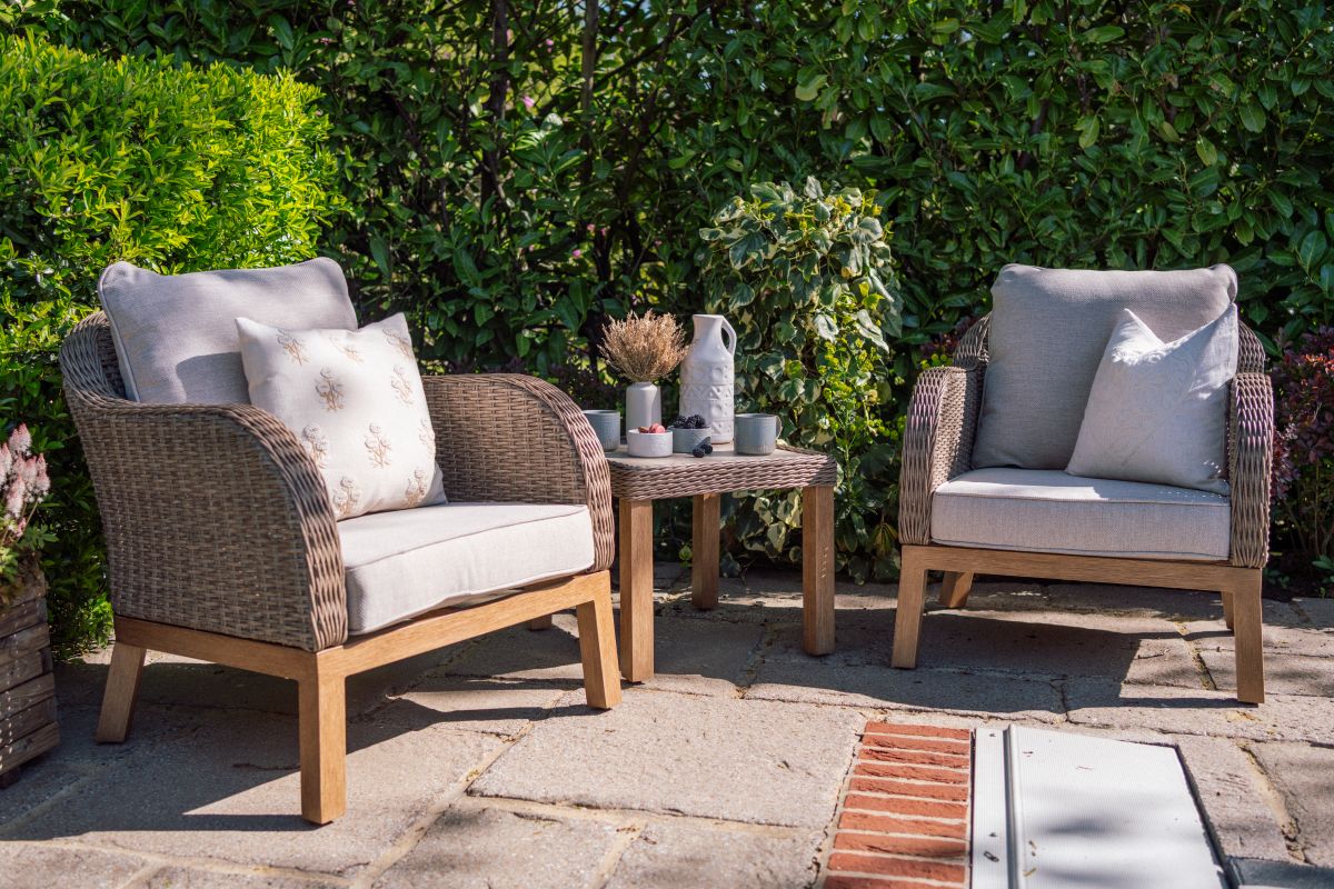 Coniston Bistro Set in Natural | Vila