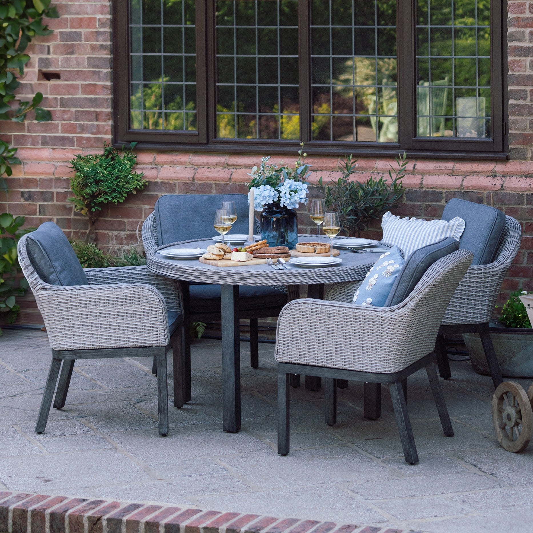 Coniston 4 Seat Dining Set in Grey | Vila