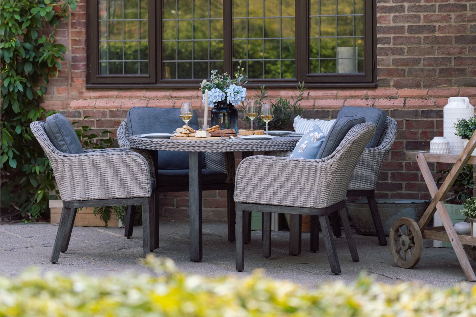 Coniston 4 Seat Dining Set in Grey | Vila