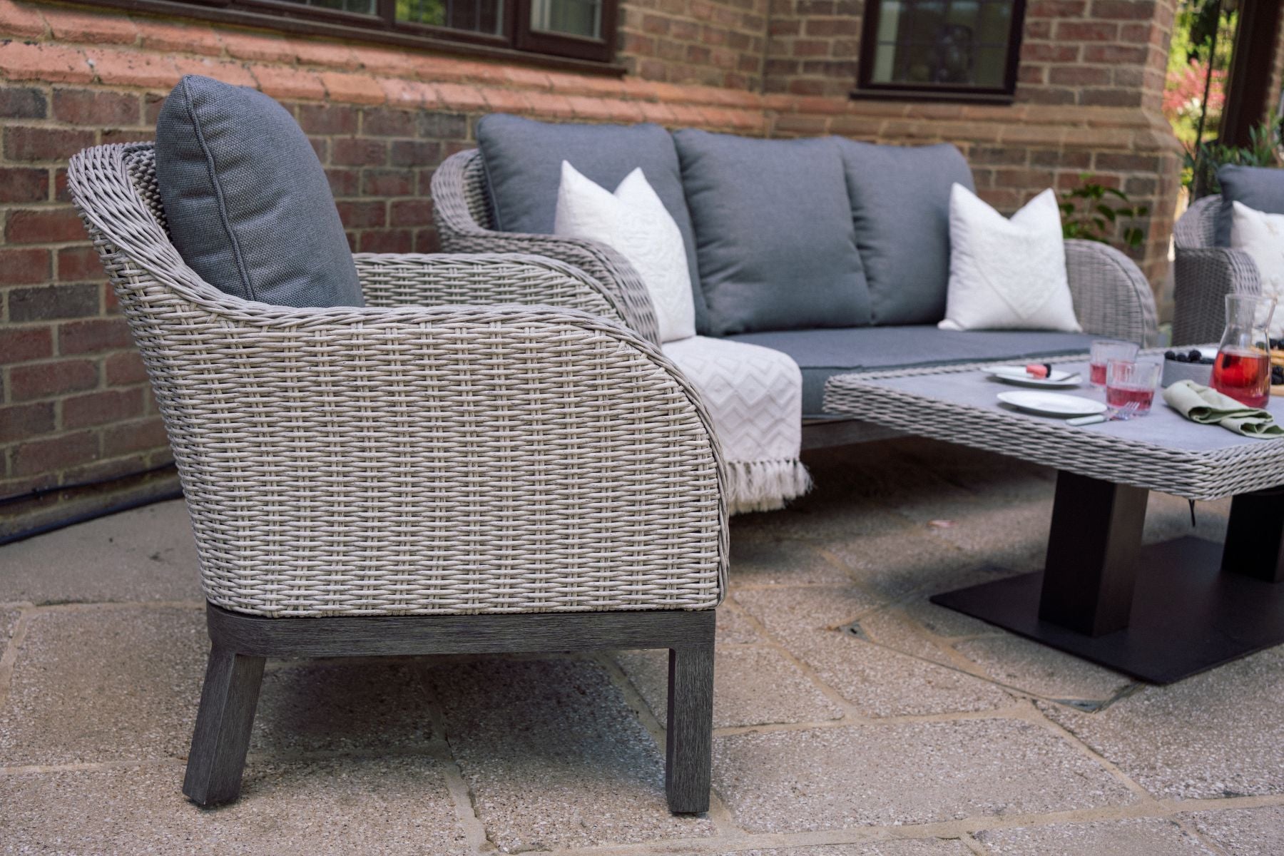 Coniston Outdoor Lounge Set in Grey | Vila
