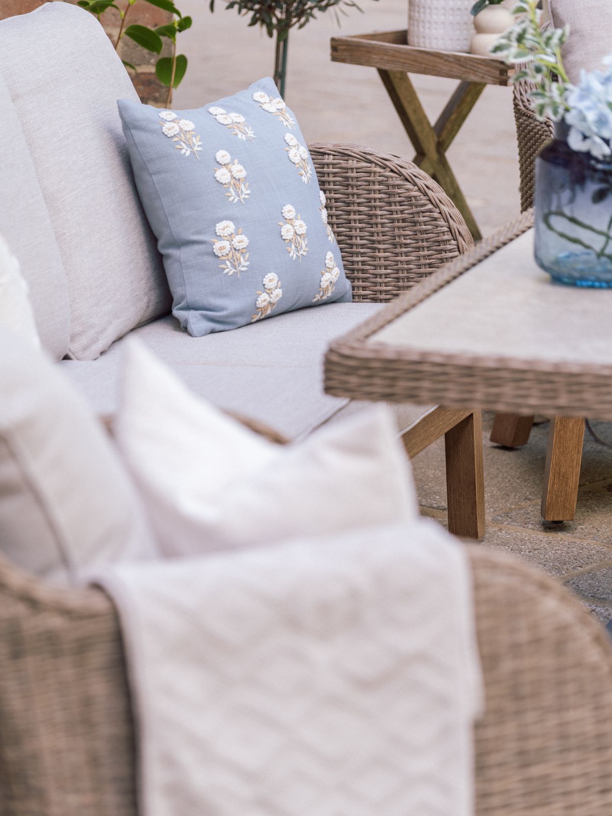 Coniston Outdoor Lounge Set in Natural | Vila