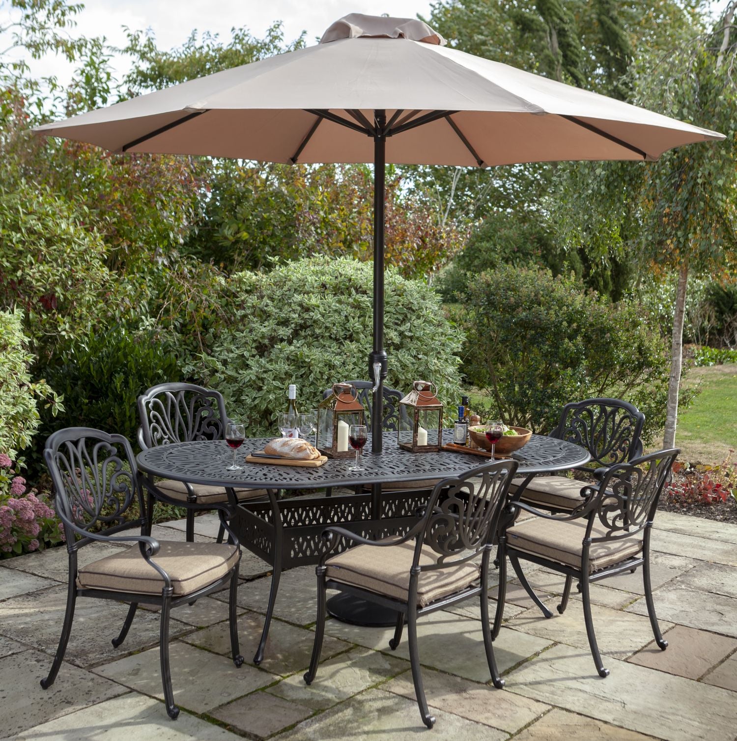 Outdoor Dining 6 Seat in Cast Aluminium - Amalfi By Hartman