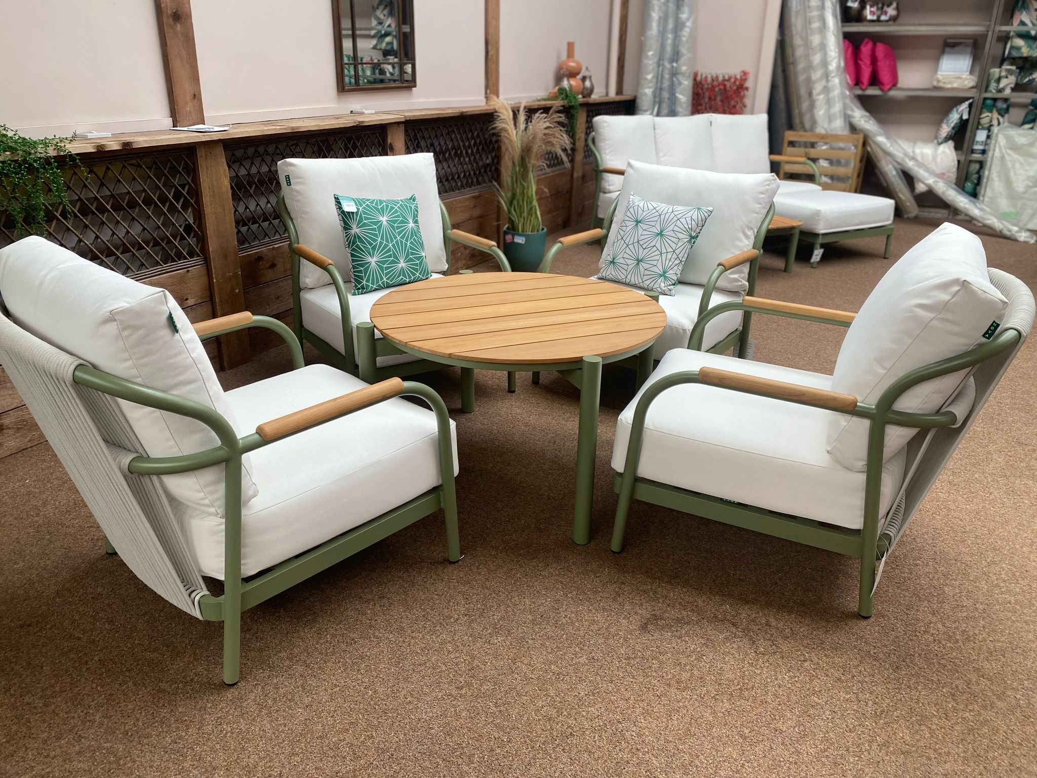 EX-DISPLAY - Ashley Outdoor Casual 4 Seat Dining Set - Nova