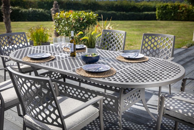 Avebury Outdoor 6 Seat Oval Dining Set | Hartman