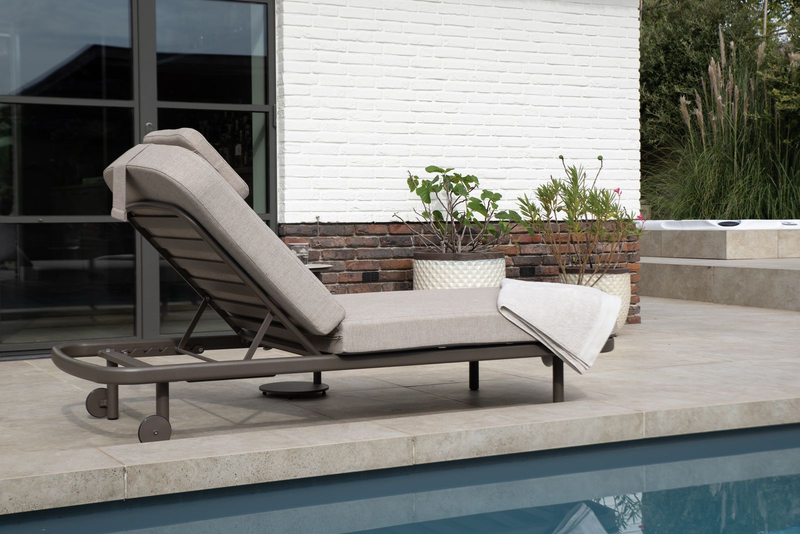 Milano Sunbed in Terre | 4 Seasons Outdoor