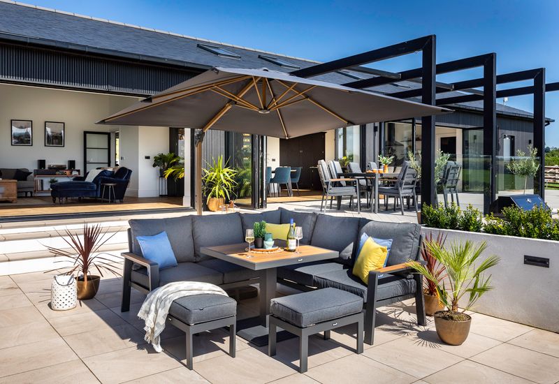 Sonas Outdoor Square Corner Set with Adjustable Table & Stools | Hartman