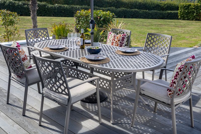 Avebury Outdoor 6 Seat Oval Dining Set | Hartman