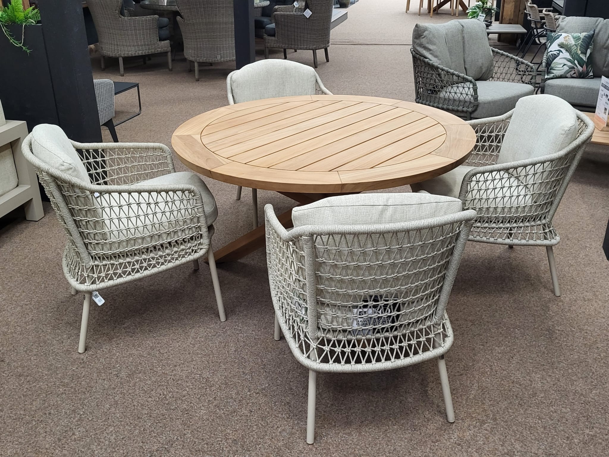 Puccini 4 Seat Outdoor Dining Set with Prado 130 Table | 4 Seasons Outdoor