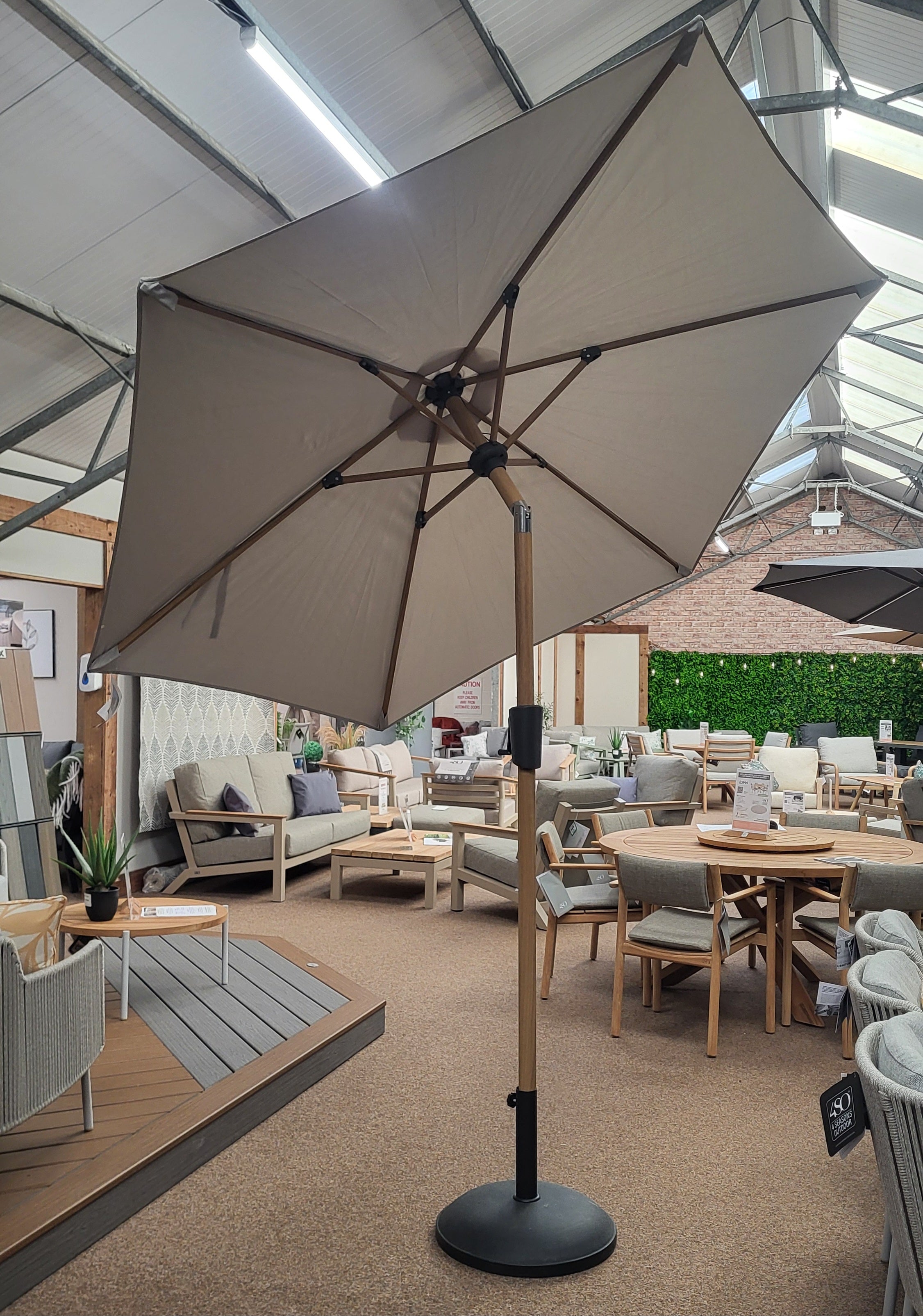 Luxe Parasol in Moon with Larch Folie Pole | Hartman