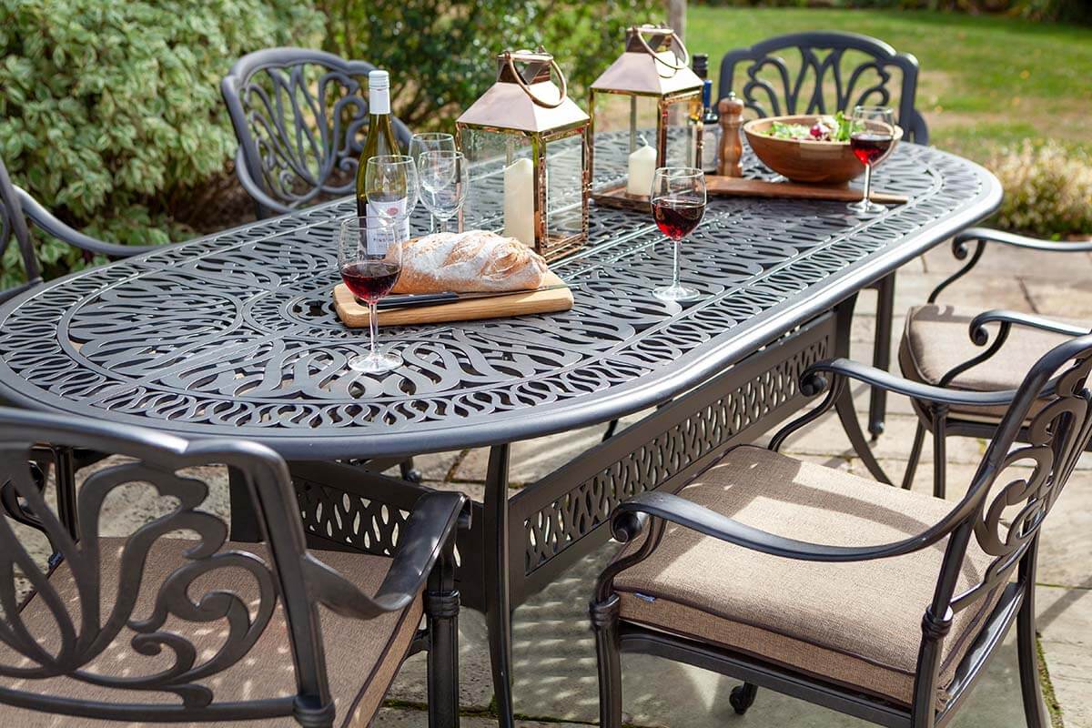Outdoor Dining 6 Seat in Cast Aluminium - Amalfi By Hartman