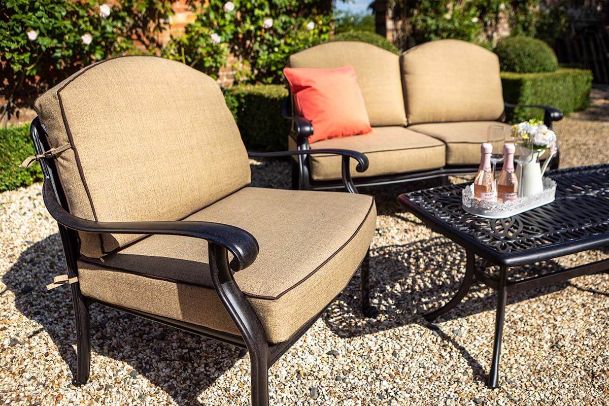 Outdoor Lounge with Coffee Table in Cast Aluminium - Amalfi By Hartman
