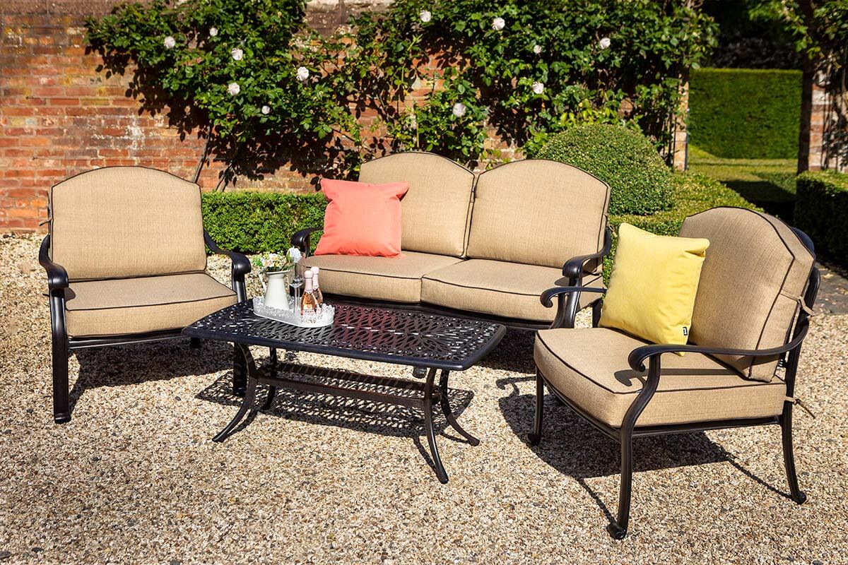 Outdoor Lounge with Coffee Table in Cast Aluminium - Amalfi By Hartman